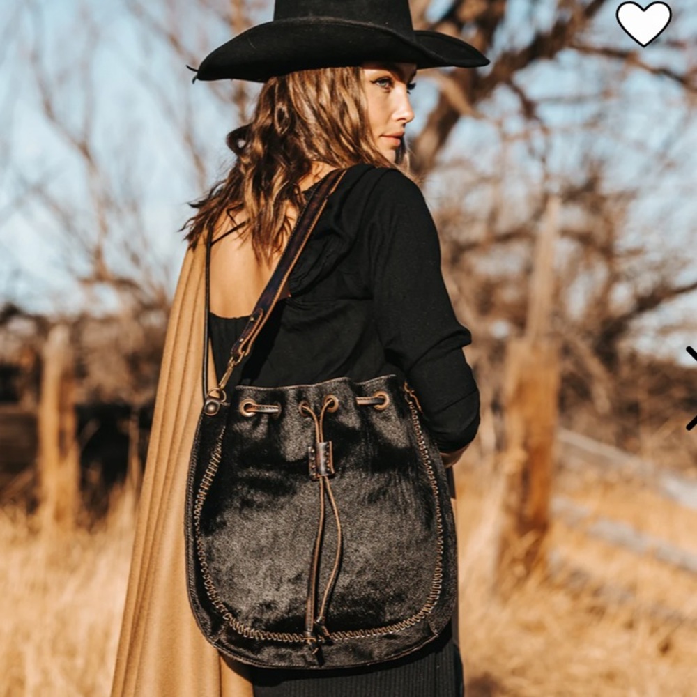 FREEBIRD MILA BLACK FULL-GRAIN LEATHER SHOULDER BAG IN A RELAXED SILHOUETTE